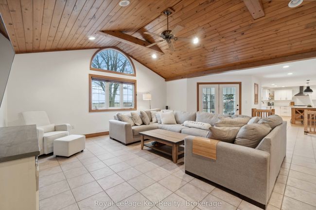 1949 Michigan Line, House other with 3 bedrooms, 3 bathrooms and 6 parking in Sarnia ON | Image 17