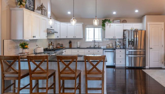 Kitchen with appliances with new stainless steel finishes | Image 10