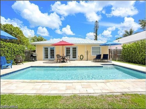 856 98th Ave N, Naples, FL, 34108-2226 | Card Image