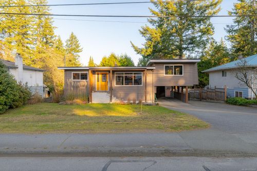 3248 Uplands Dr, Nanaimo, BC, V9T2T1 | Card Image
