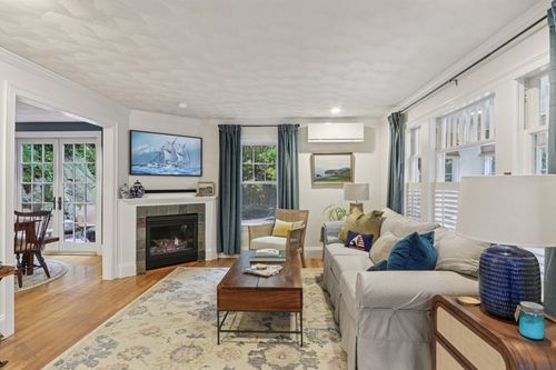 75 Summer St, Manchester, MA, 01944-1559 | Card Image