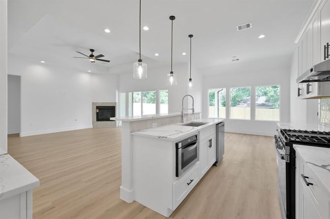 3306 Shadowcrest Ln, House other with 4 bedrooms, 3 bathrooms and 2 parking in Spring TX | Image 8