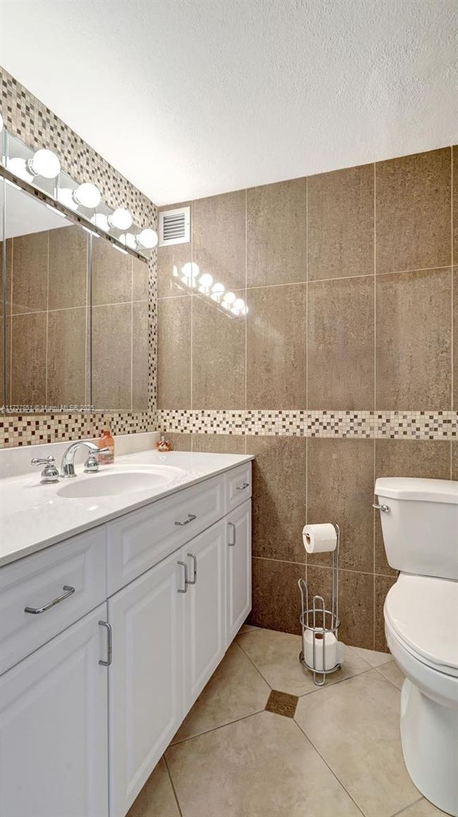 APT-907 - 322 Buchanan St, Condo with 2 bedrooms, 2 bathrooms and null parking in Hollywood FL | Image 31