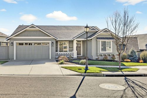 4084 Crystal Springs Dr, Medford, OR, 97504-9186 | Card Image