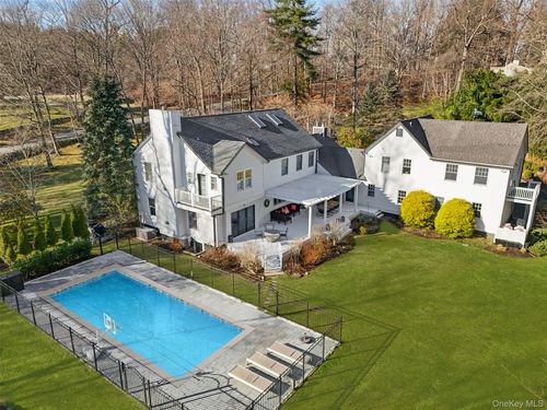 702 Croton Lake Rd, Bedford Corners, NY, 10549-4235 | Card Image