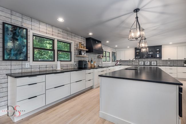 2068 15 Th Rd, House other with 5 bedrooms, 4 bathrooms and 13 parking in Streator IL | Image 10