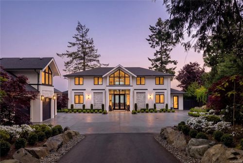 8425 Lochside Dr, Saanichton, BC, V8M1T9 | Card Image