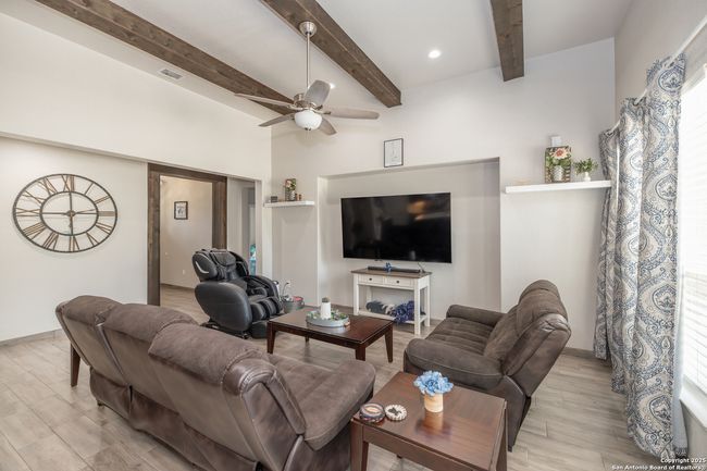 72 Red Fox, House other with 4 bedrooms, 3 bathrooms and null parking in Poteet TX | Image 14