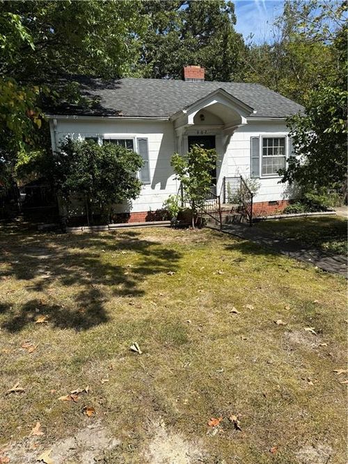 907 E Dayton Ave, High Point, NC, 27262-2333 | Card Image