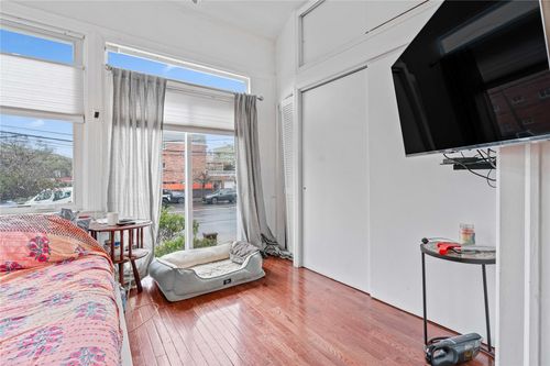2504 21st St, Astoria, NY, 11102-3435 | Card Image