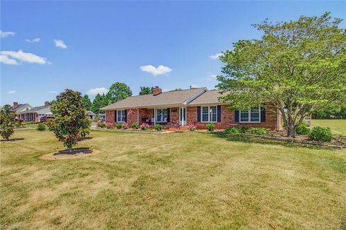 633 Nottinghill Dr, Winston-Salem, NC, 27107-7683 | Card Image