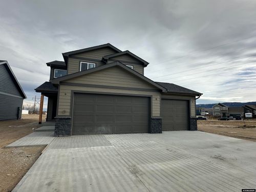 825 S 6th Ave, Mills, WY, 82604 | Card Image