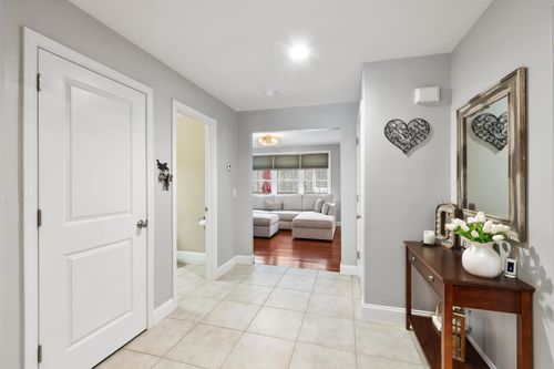 12 Glastombury Dr, Sandown, NH, 03873-2165 | Card Image