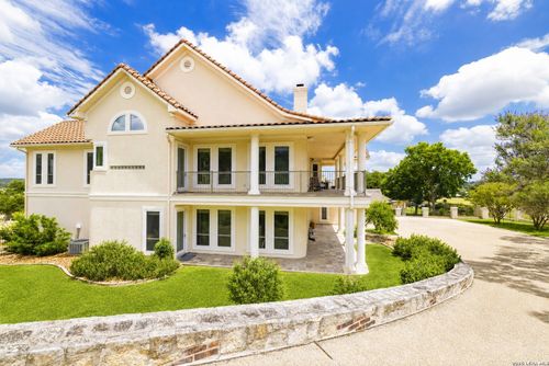 107 Deerwood Dr, Kerrville, TX, 78028-6041 | Card Image