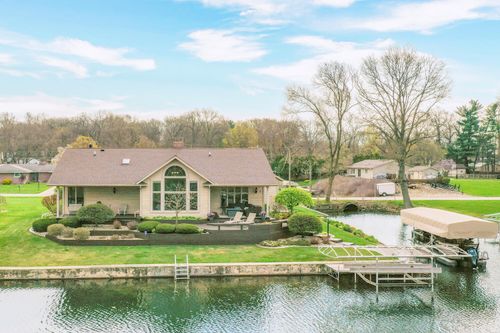 68940 Island Dr, Edwardsburg, MI, 49112-9408 | Card Image