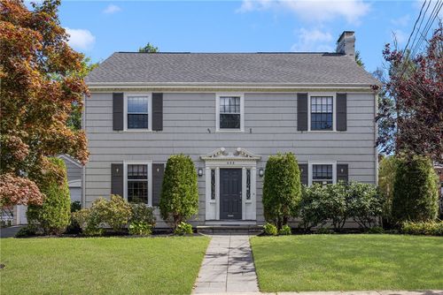 552 East Ave, Pawtucket, RI, 02860-5722 | Card Image
