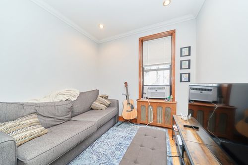 5r-790 9th Ave, New York, NY, 10019-5613 | Card Image