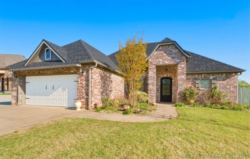 1322 Magnolia Dr, Ada, OK, 74820-8917 | Card Image