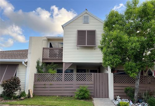 4952 N Hemingway Cir, Margate, FL, 33063-5387 | Card Image