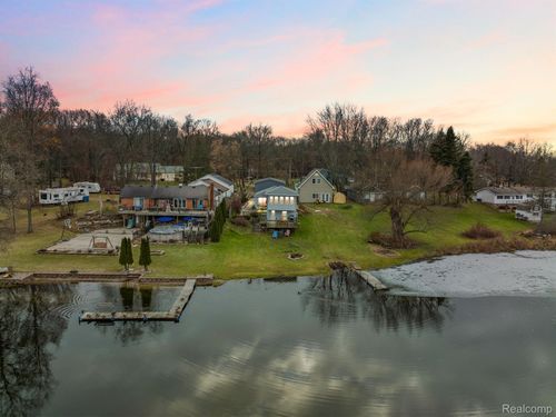 3529 Lakeview Dr, Ortonville, MI, 48462-9278 | Card Image