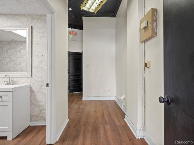 23525 Woodward Ave, Home with 0 bedrooms, 4 bathrooms and 5 parking in Ferndale MI | Image 24