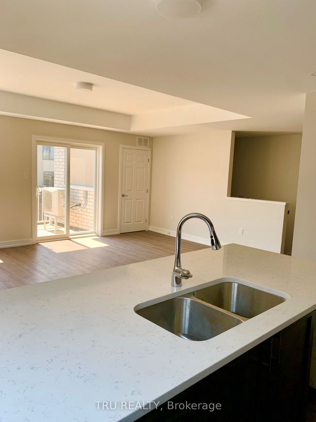 731 Chromite Pvt N/A, Condo with 3 bedrooms, 2 bathrooms and 1 parking in Barrhaven ON | Image 9