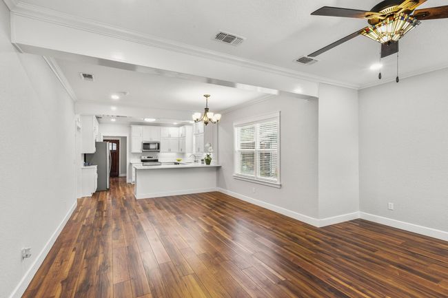 522 S Walnut Ave, House other with 2 bedrooms, 2 bathrooms and null parking in Luling TX | Image 7