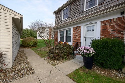 536 Austin Dr, Barberton, OH, 44203-4378 | Card Image