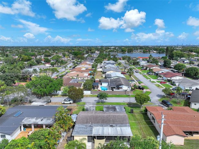 700 Nw 88 Th Ter, House other with 3 bedrooms, 2 bathrooms and null parking in Pembroke Pines FL | Image 35