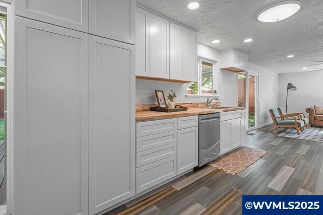 611 Ne Bockes Loop, House other with 3 bedrooms, 2 bathrooms and null parking in Sheridan OR | Image 23