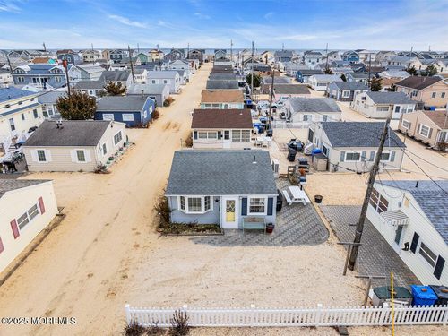 37 E Penguin Way, Lavallette, NJ, 08735 | Card Image