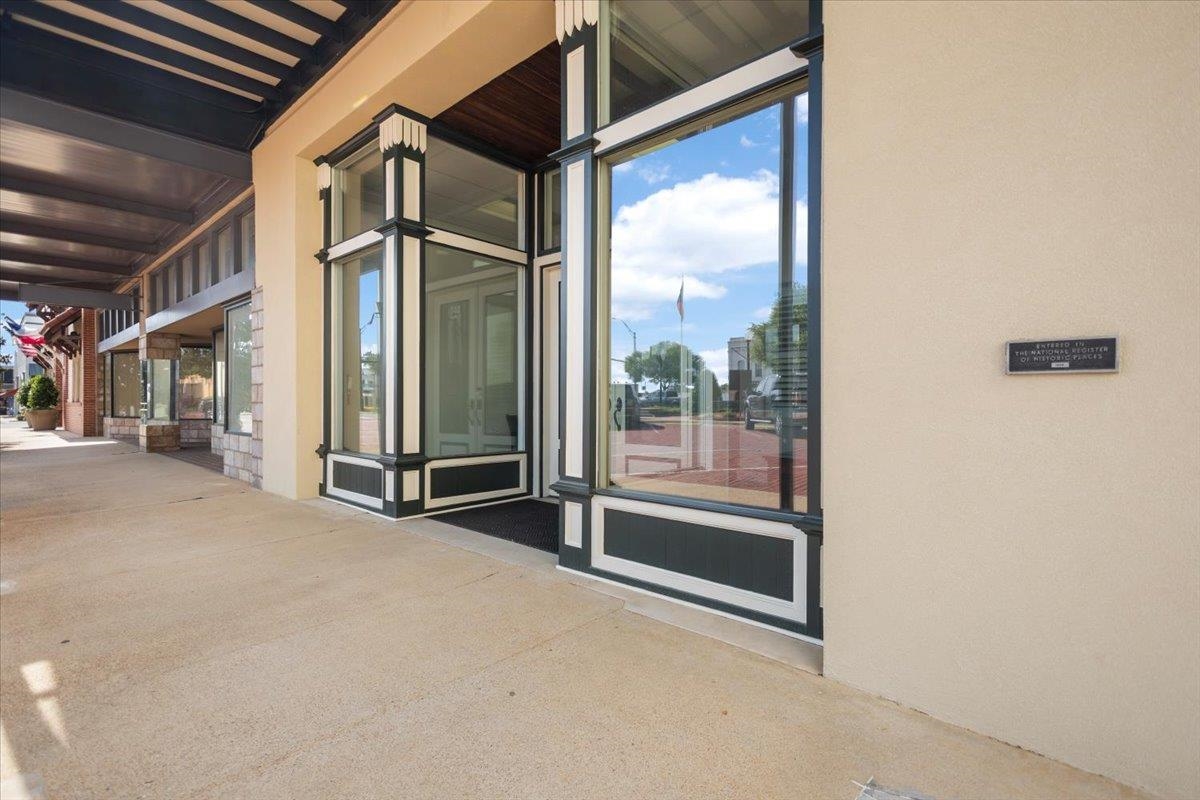 107 E Main St, Henderson, TX 75652