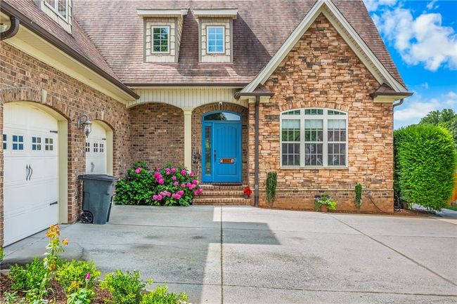 Front of Home | Image 4