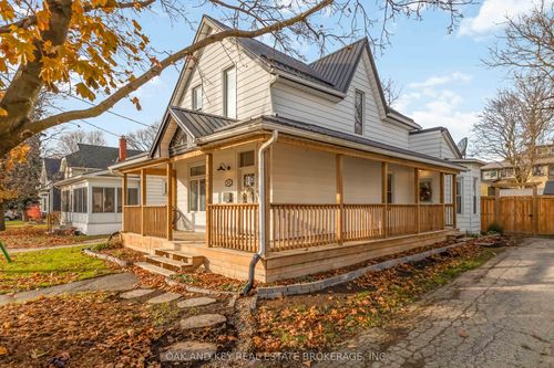 {{alt}} | Card Image