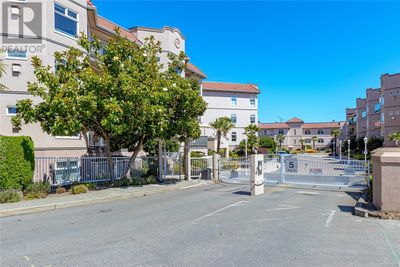 109 - 1085 Tillicum Rd, Condo with 2 bedrooms, 2 bathrooms and 1 parking in Esquimalt BC | Image 2