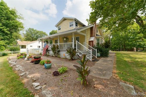 1401 Charlotte Dr, Saint Louis, MO, 63135-1231 | Card Image