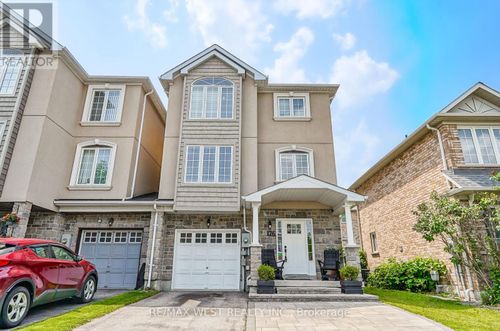 176 Gail Parks Cres, Newmarket, ON, L3X3C2 | Card Image