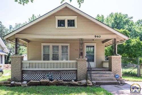 940 Sw Lindenwood Ave, Topeka, KS, 66606-1621 | Card Image