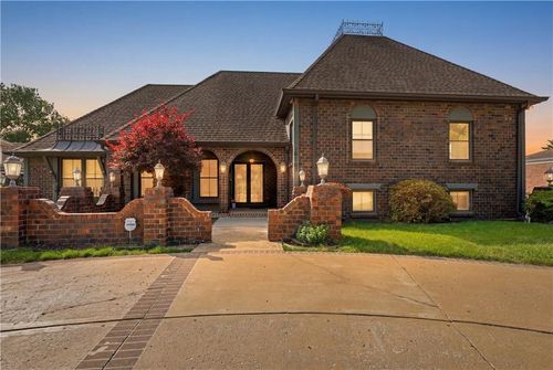 16701 E George Franklyn Dr, Independence, MO, 64055-3818 | Card Image