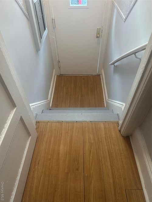 4 Ritters Ln, Yonkers, NY, 10703-3547 | Card Image