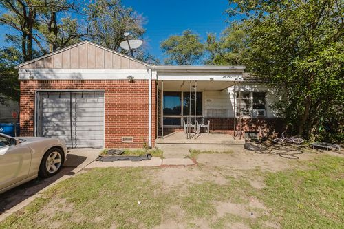 8008 E Gilbert, Wichita, KS, 67207 | Card Image