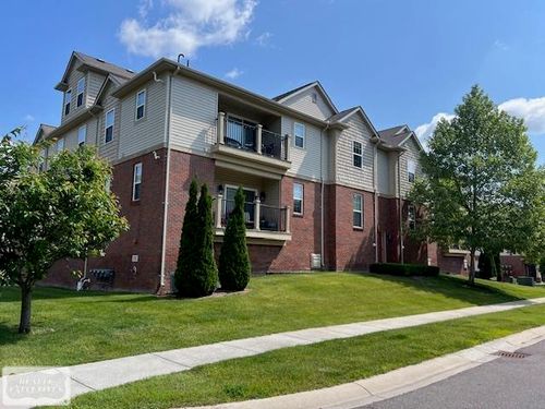 5656 Flagstaff Pines #402 Drive, Shelby Charter Township, MI, 48317 | Card Image