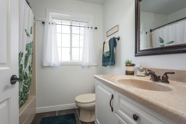 Second floor full bath | Image 25