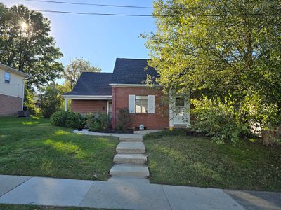 2827 Cypress Street, Home with 3 bedrooms, 2 bathrooms and null parking in Portsmouth OH | Image 2