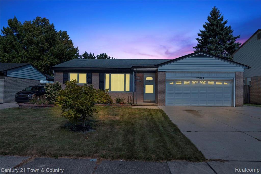Pamela St, Taylor, MI 48180