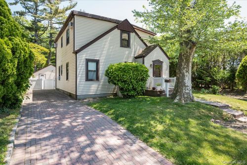 1045 Stanton Ave, Woodmere, NY, 11598-1326 | Card Image