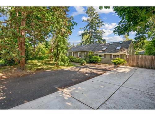 2266 Se Torbank Rd, Milwaukie, OR, 97222-8526 | Card Image