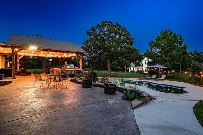 entertainers delight with so much additonal patio space | Image 34
