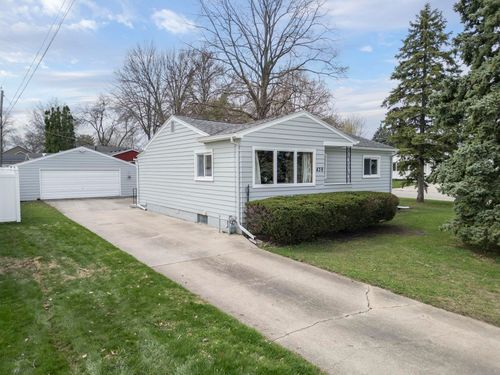 439 Parkhaven Dr, Waterloo, IA, 50701-3860 | Card Image