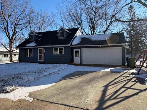 935 4th St Ne, Sibley, IA, 51249-1027 | Card Image